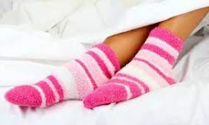 5-tips-dan-trik-untuk-menjaga-agar-kaus-kaki-tanpa-show-Anda-tidak-tergelincir