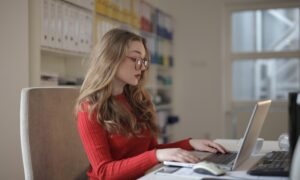 3 Bagaimana Cara Mendapatkan Bayaran sebagai Penulis Freelance 3 Bagaimana Cara Mendapatkan Bayaran sebagai Penulis Freelance