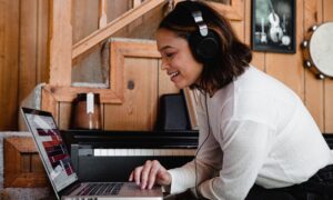 7 Rekomendasi Aplikasi Pemutar Musik Terbaik dan Gratis 2022