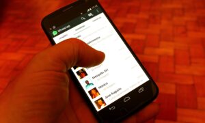 Cara Menghapus Kontak WA di Apple dan Android