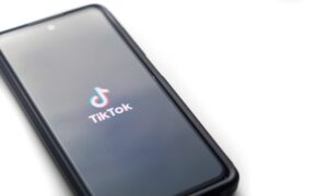 Kehidupan pribadi yang paling banyak dibagikan di Instagram dan TikTok.